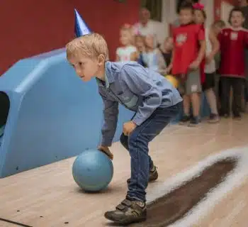 Bowling à Bordeaux célébrez l'anniversaire de vos enfants ou une sortie en famille réussie