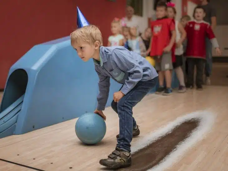 Bowling à Bordeaux célébrez l'anniversaire de vos enfants ou une sortie en famille réussie