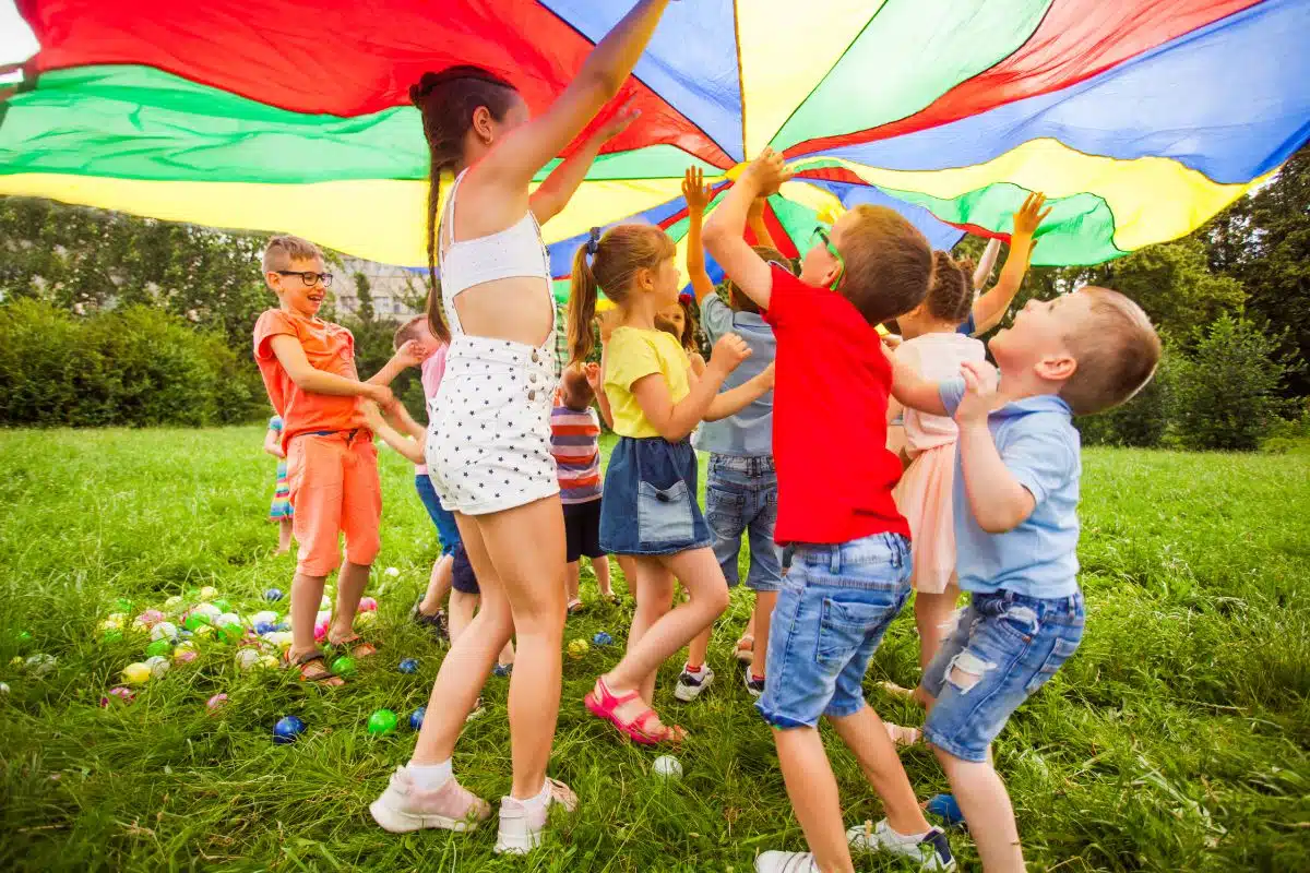 Les conseils essentiels pour choisir la meilleure colonie de vacances pour vos enfants de 9 ans