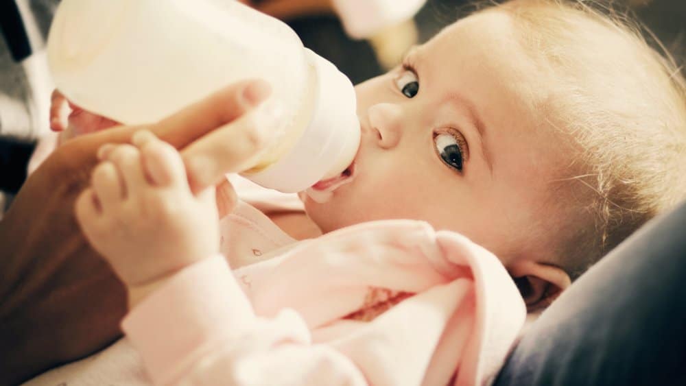 Quand fautil passer au lait entier ? Astuces Parents